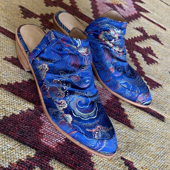 Very rare!  LuLaRoe slip on mules size 9B. - Picture 3 of 7